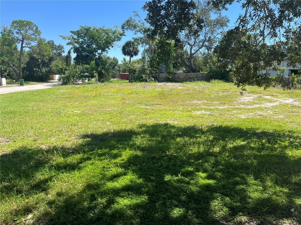 2414 Pelican Dr., Sarasota, FL 34237