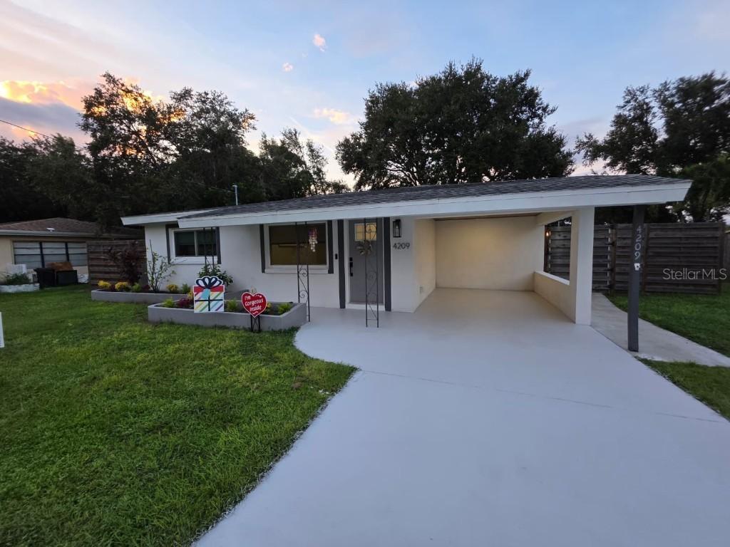 4209 Larkin St., Sarasota, FL 34232