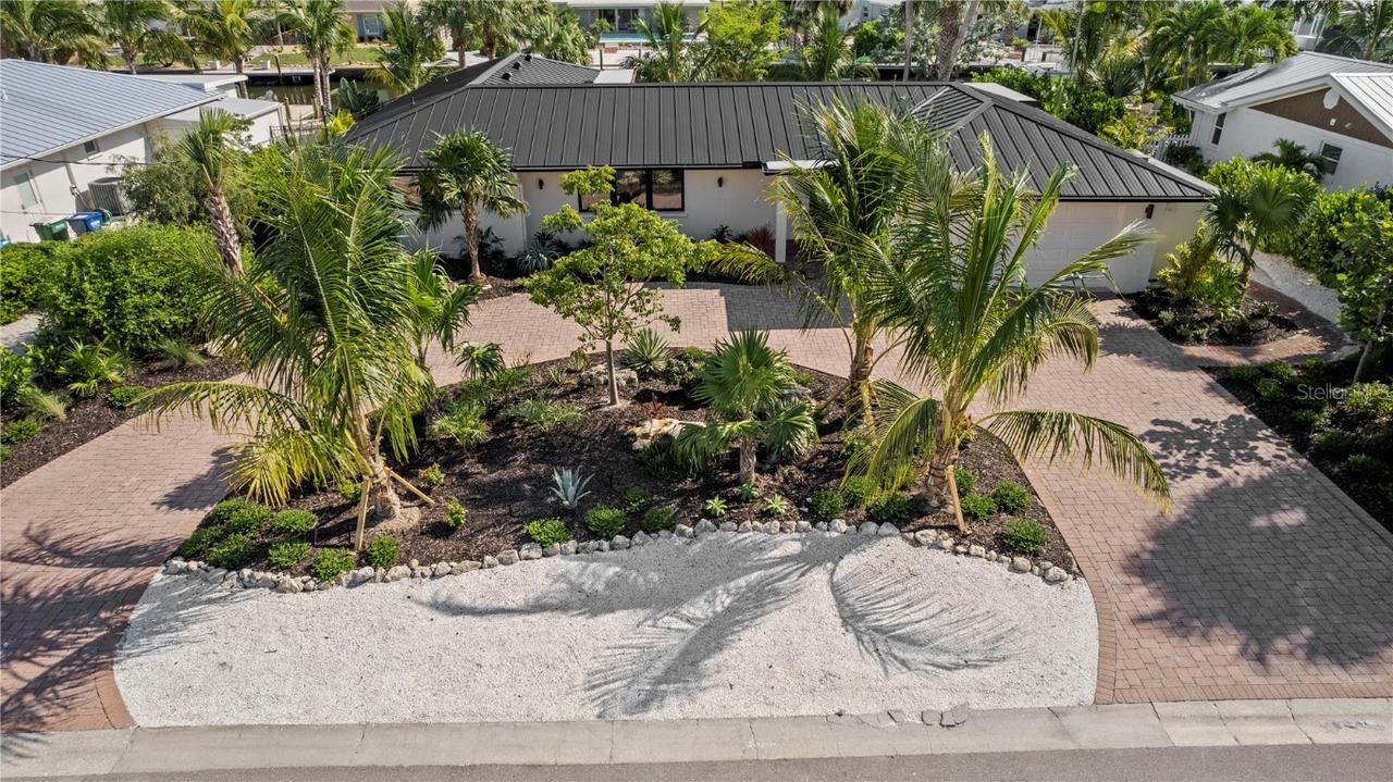 624 Dundee Ln., Holmes Beach, FL 34217