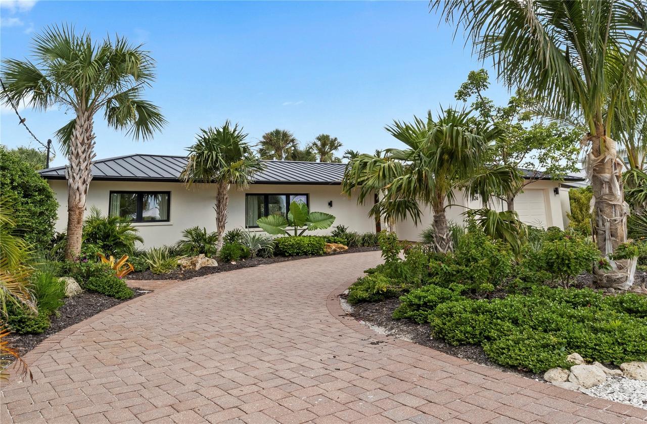 624 Dundee Ln., Holmes Beach, FL 34217