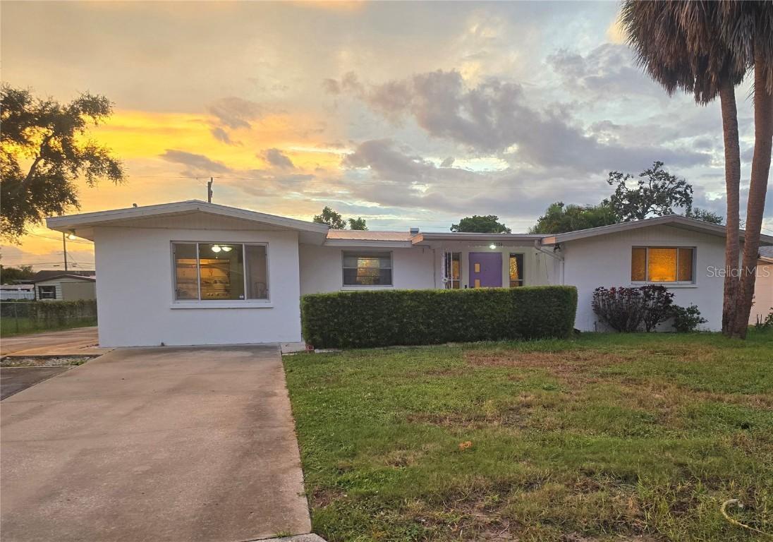 5506 W 24th St., Bradenton, FL 34207