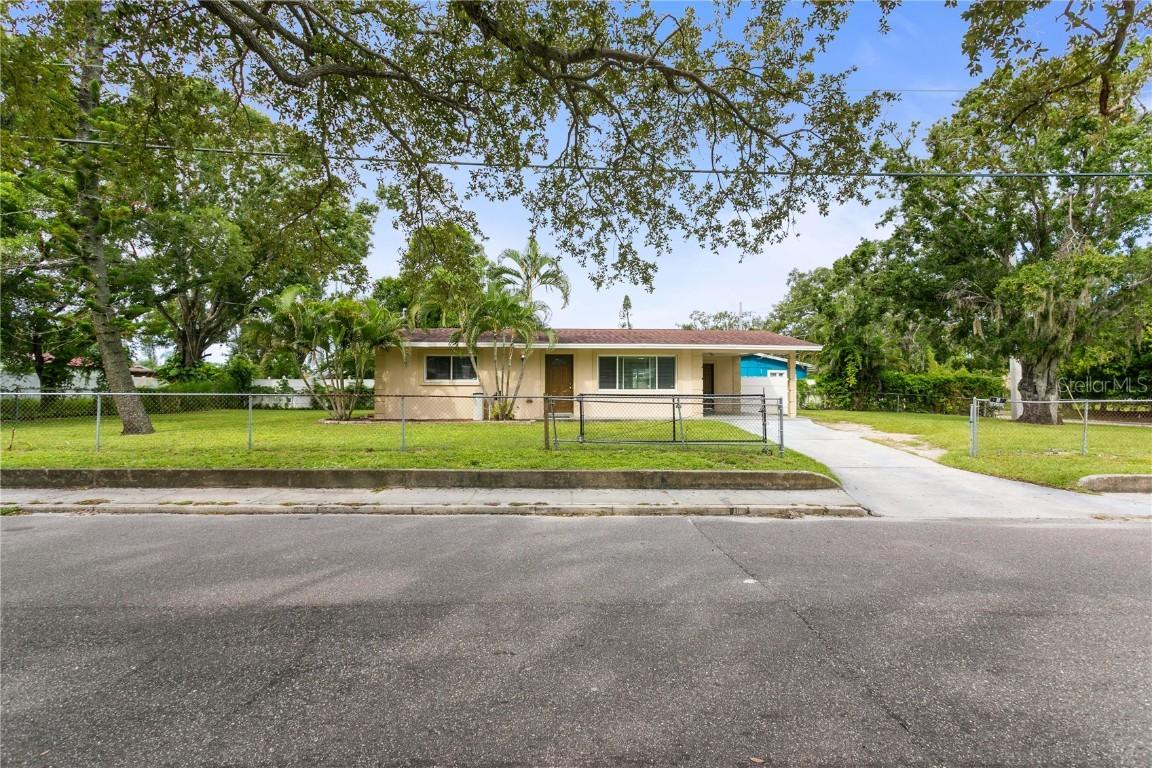 1904 5th St., Bradenton, FL 34205