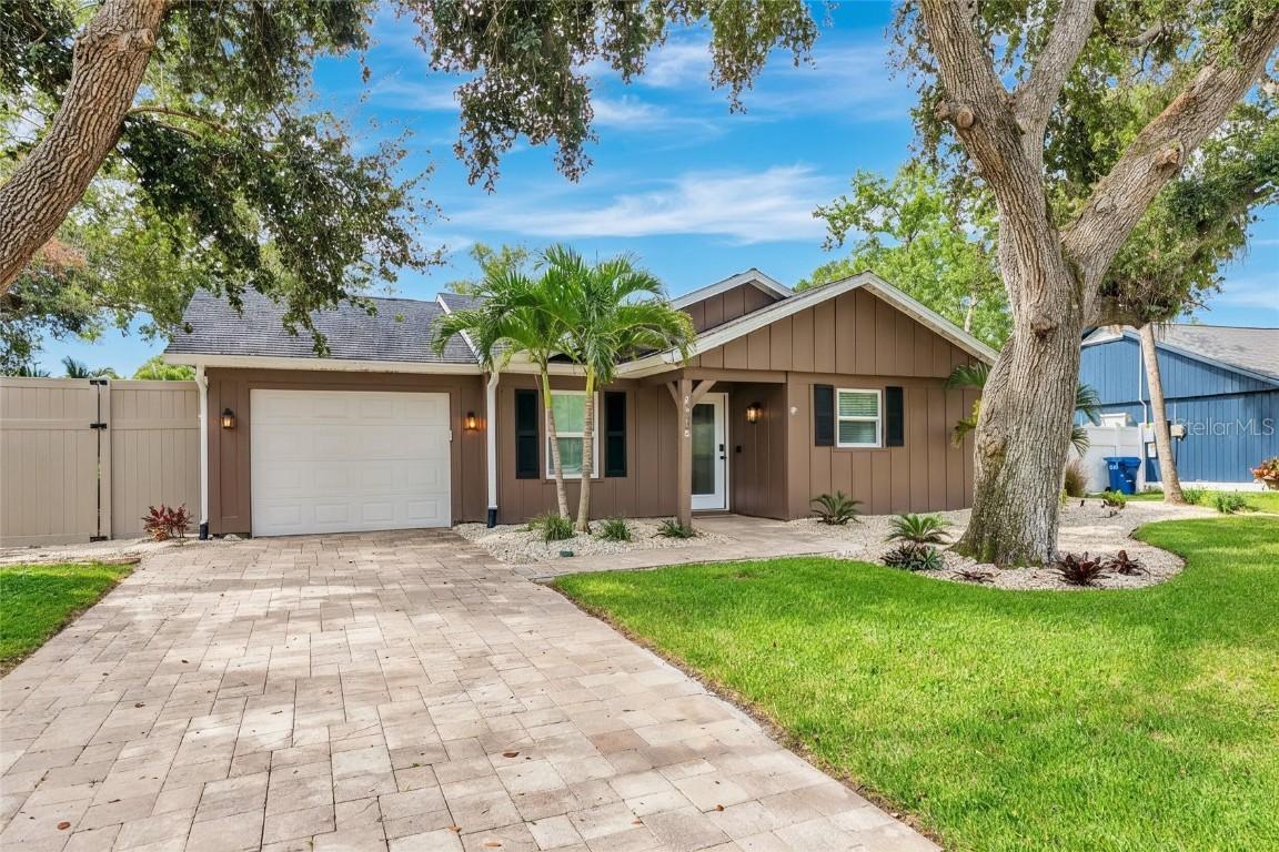2910 Woodpine Ct., Sarasota, FL 34231
