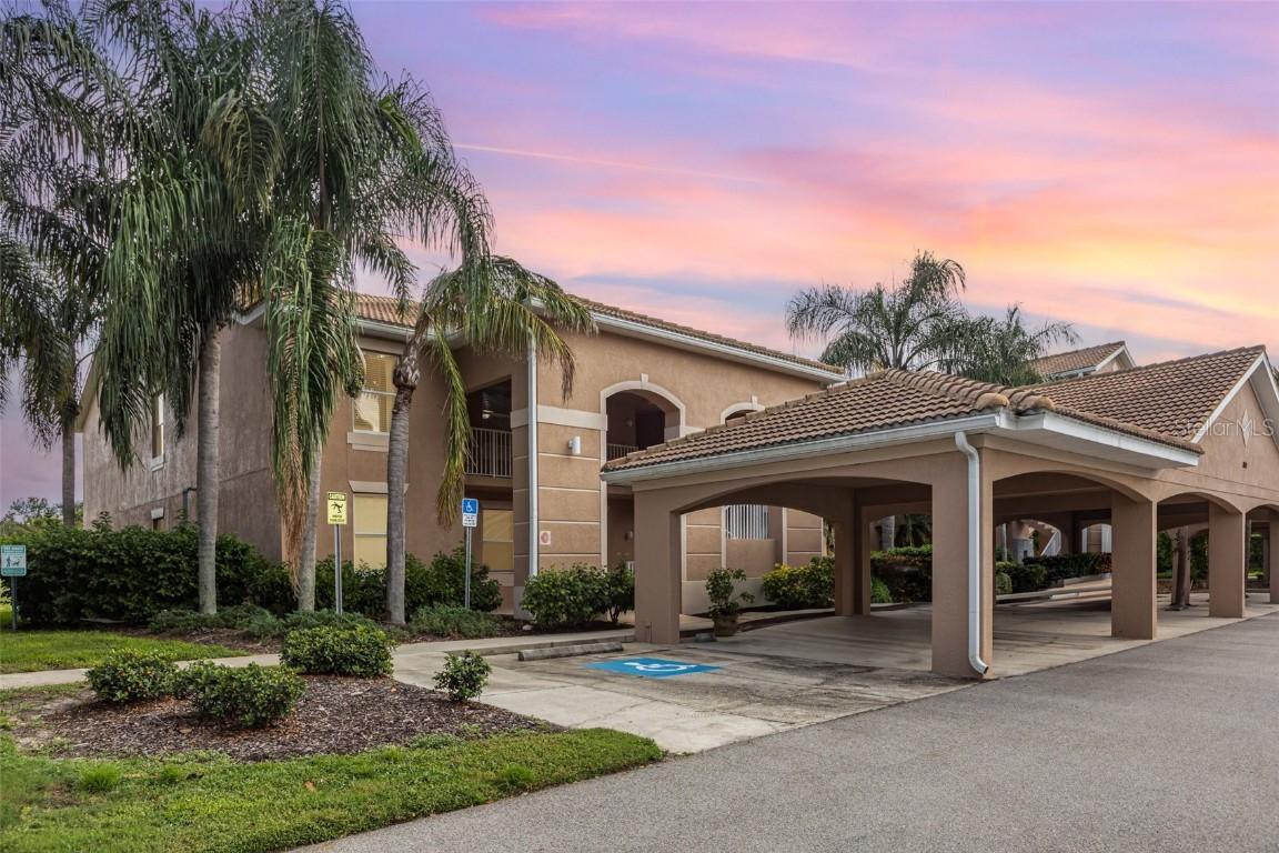 1011 Fairwaycove Ln. #201, Bradenton, FL 34212