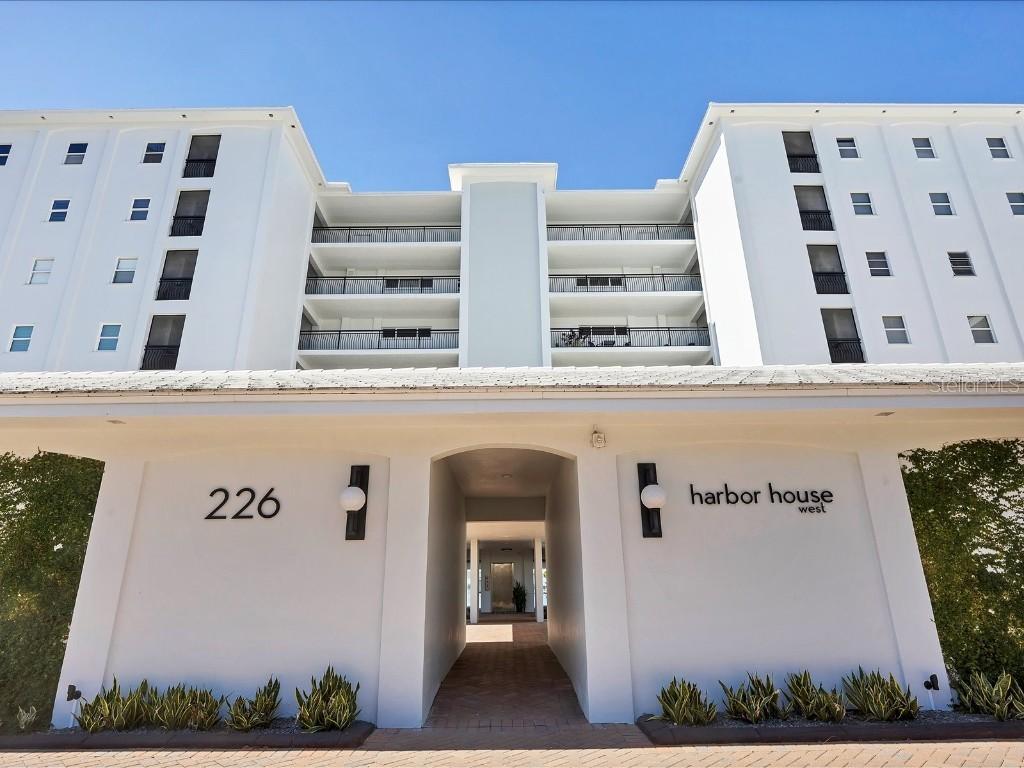 226 Golden Gate Point #44, Sarasota, FL 34236