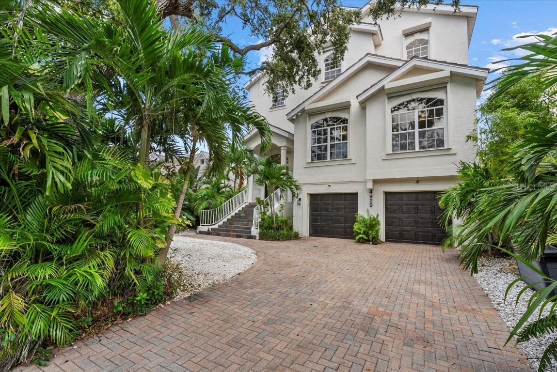 4929 Oxford Dr., Sarasota, FL 34242