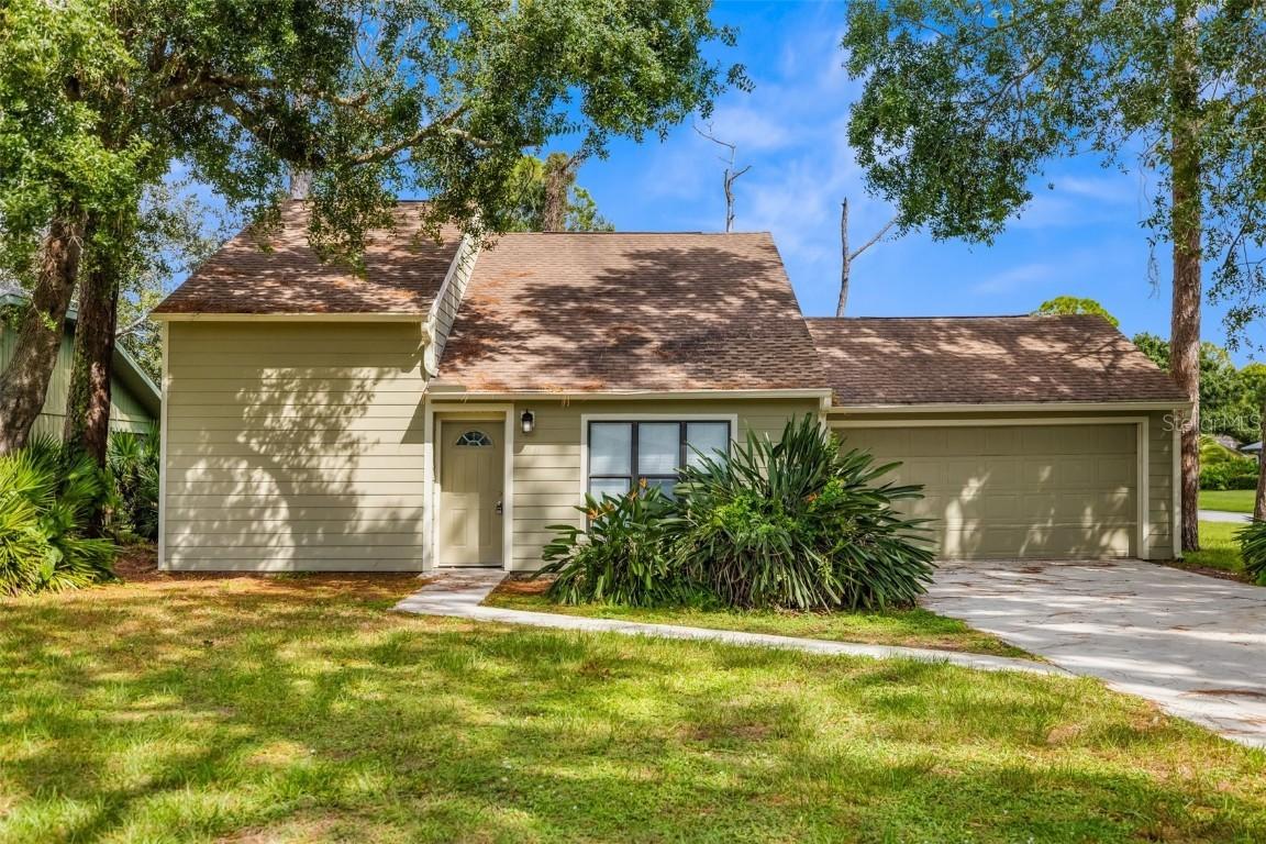 2004 Wood Hollow Pl., Sarasota, FL 34235
