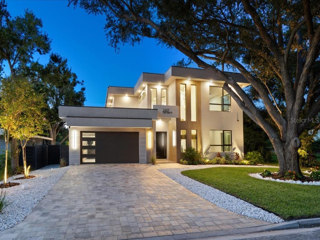 2467 Hyde Park St., Sarasota, FL 34239