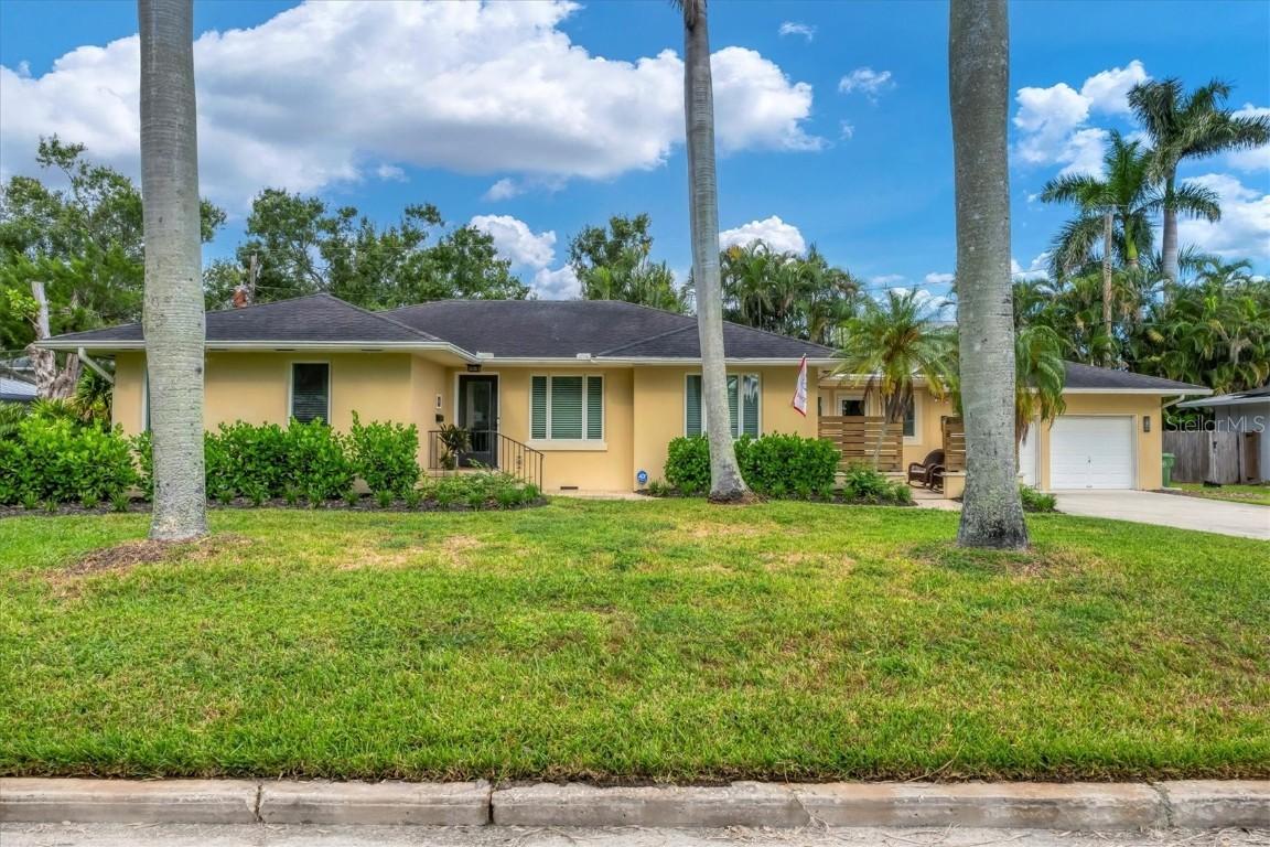 202 22nd St., Bradenton, FL 34205