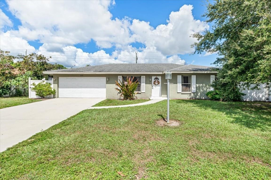 2815 Indianwood Dr., Sarasota, FL 34232