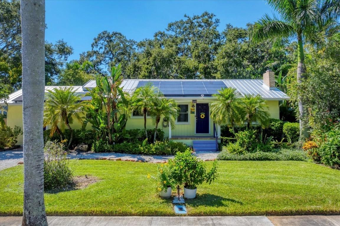 1002 22nd St., Bradenton, FL 34205