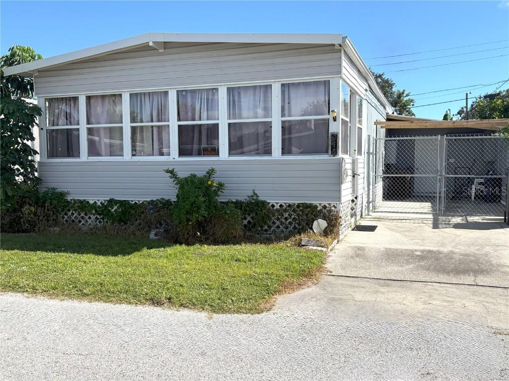 916 51st Avenue Plz., Bradenton, FL 34207