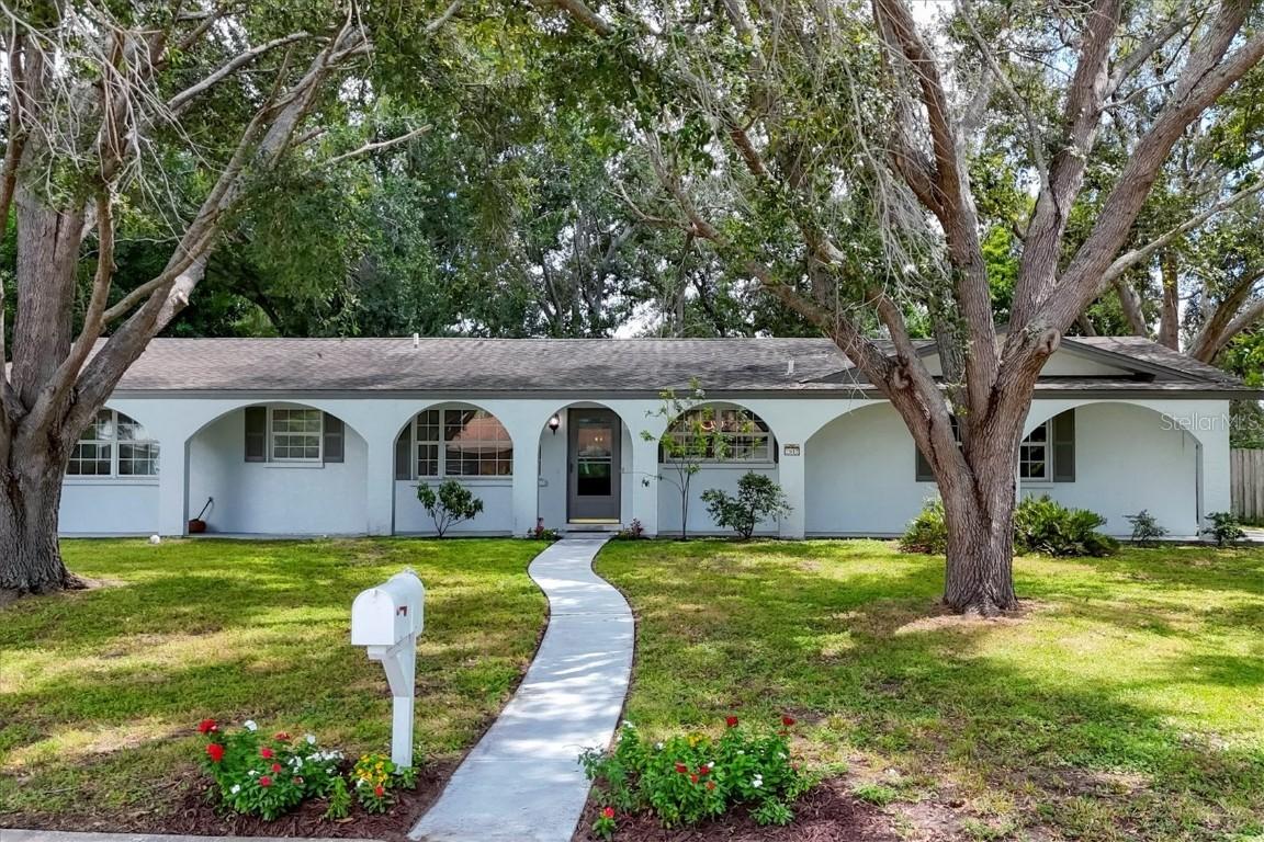 2912 Pinecrest Way, Sarasota, FL 34239