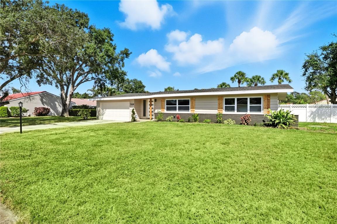 7225 Willow St., Sarasota, FL 34243