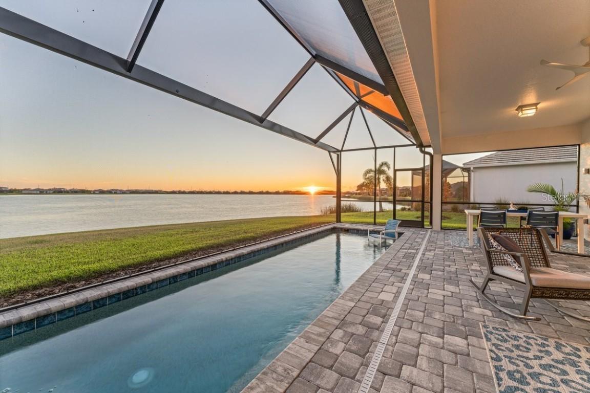 977 Crosswind Ave., Sarasota, FL 34240