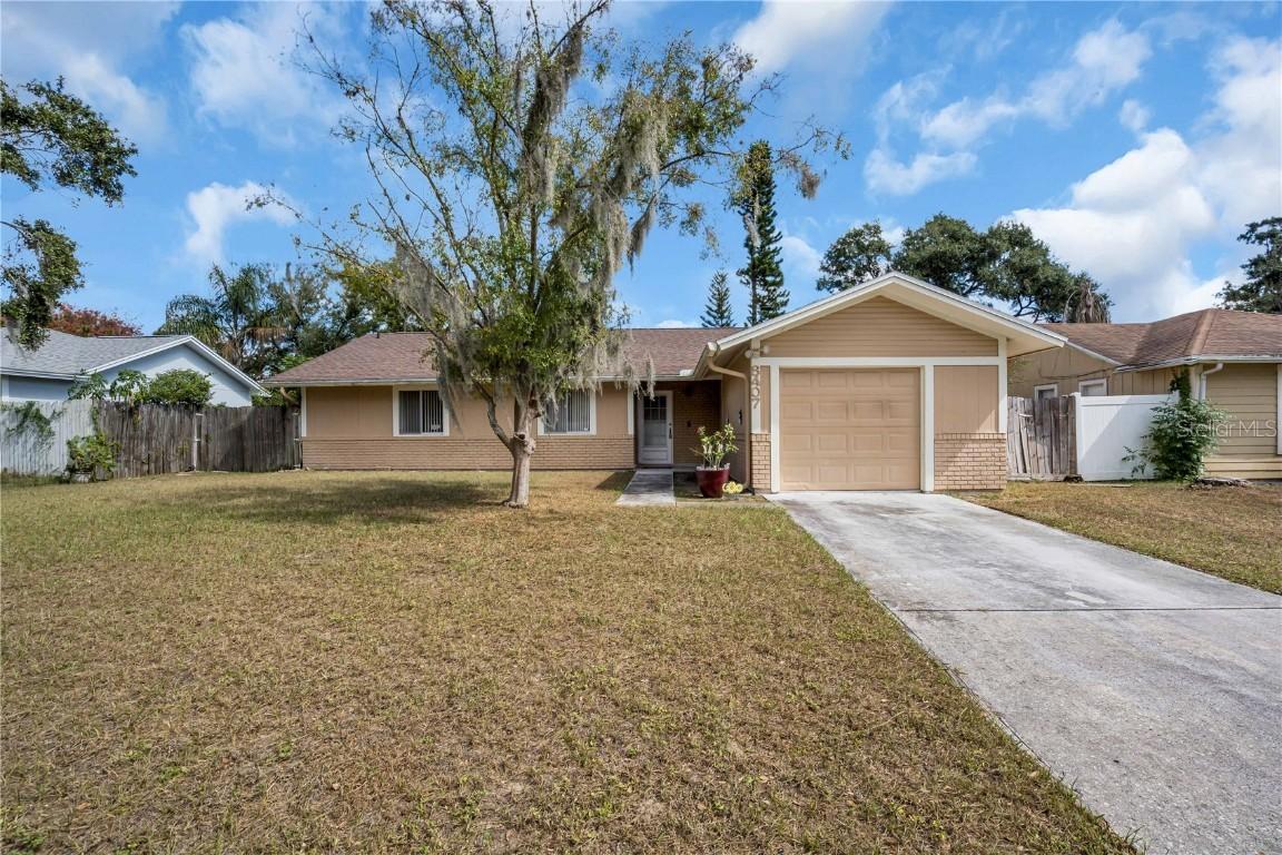 8407 Caladesi Island Dr, Temple Terrace, FL 33637