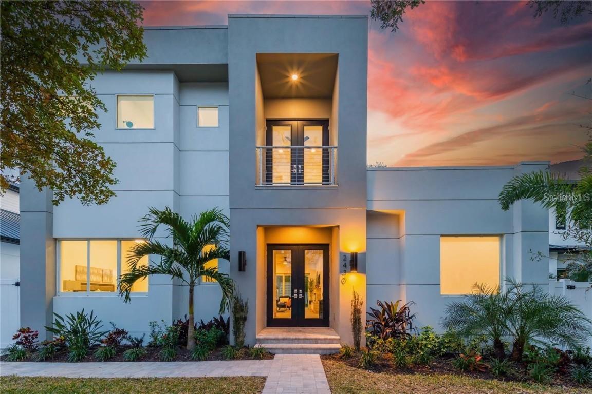 2430 Floyd St., Sarasota, FL 34239