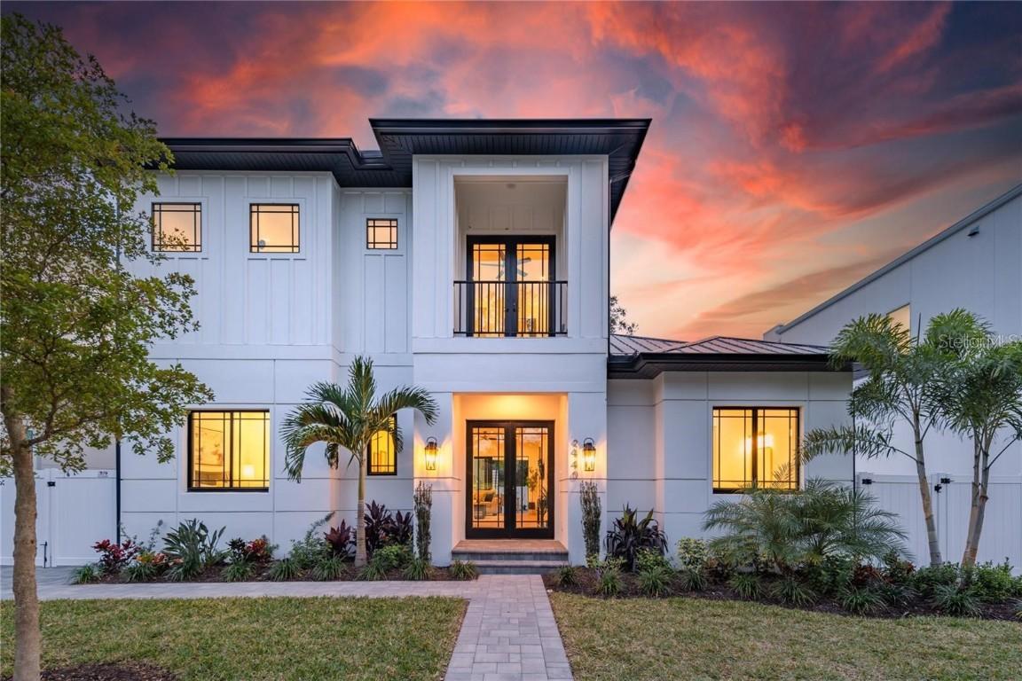 2440 Floyd St., Sarasota, FL 34239