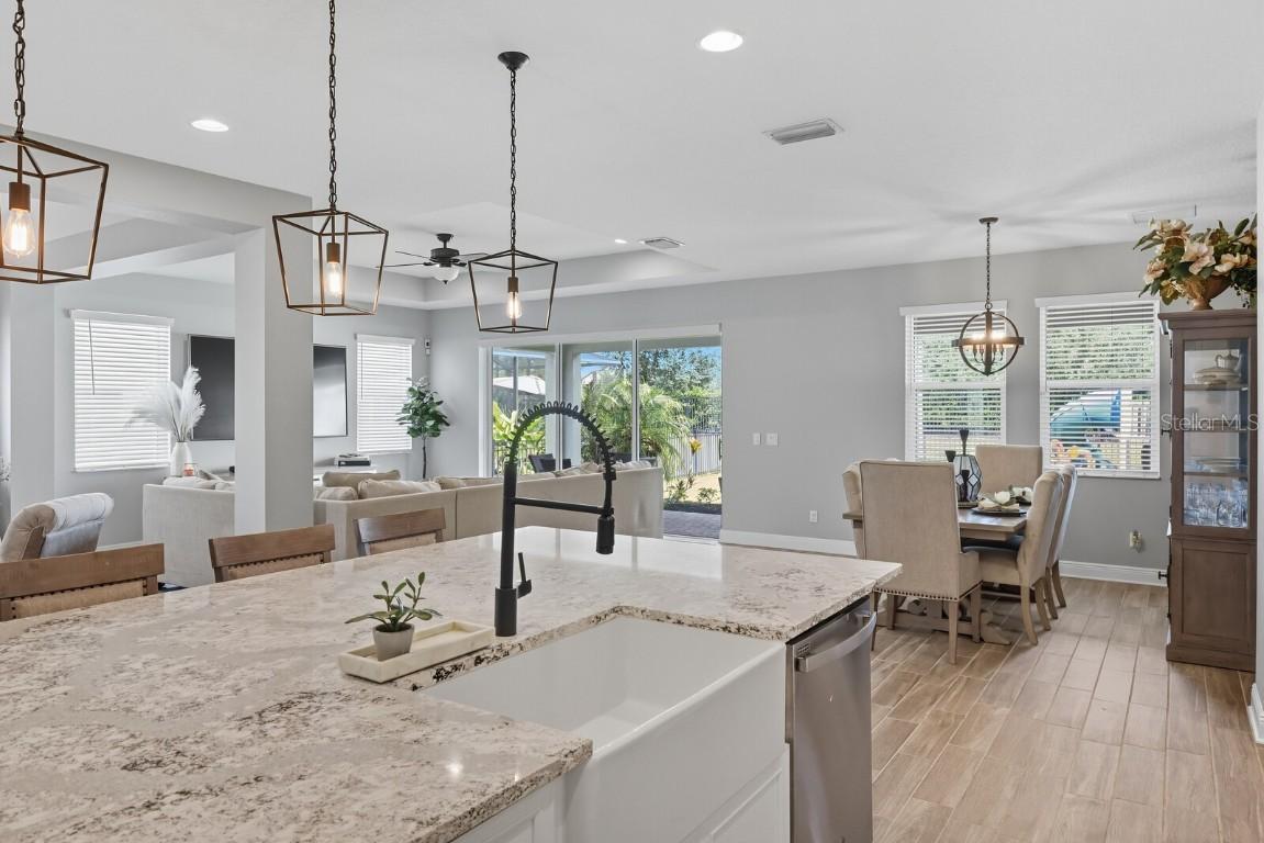 2033 Woodleaf Hammock Ct, Bradenton, FL 34211