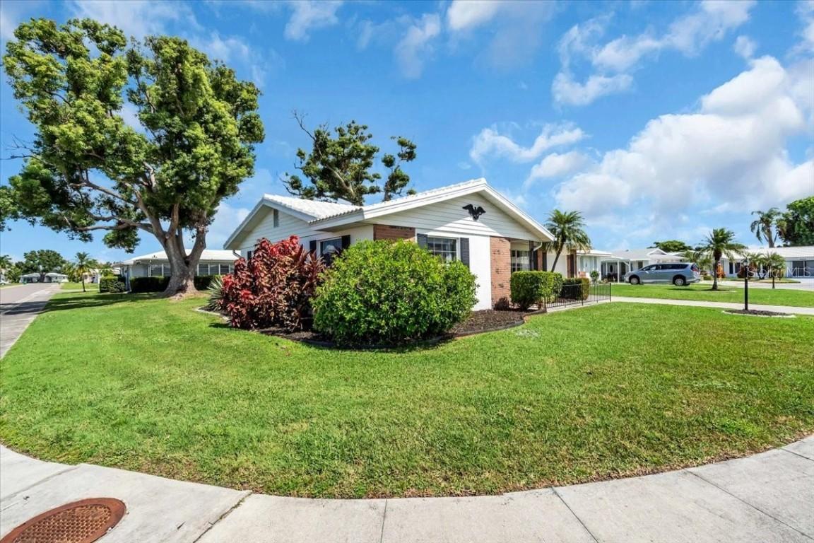 4003 Joyce Dr., Bradenton, FL 34208