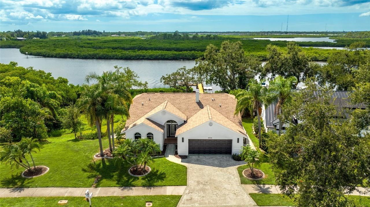 4304 14th Ave., Bradenton, FL 34208