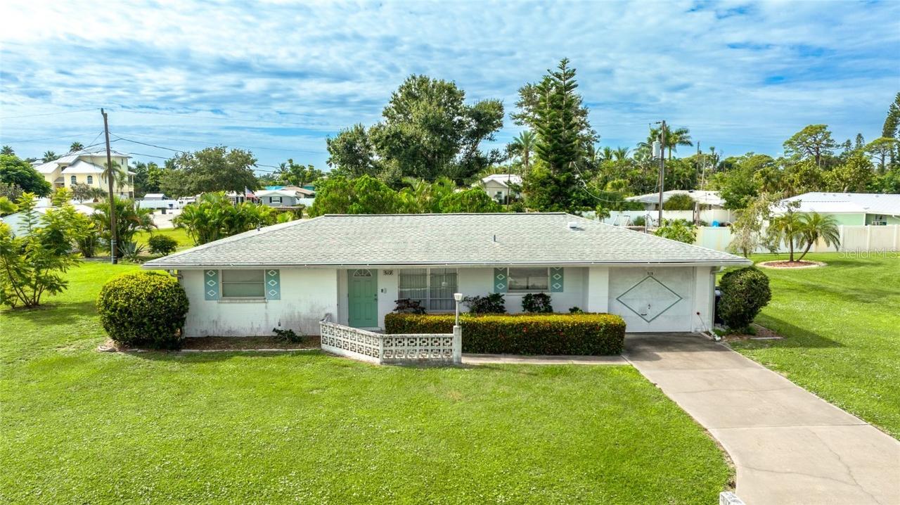 519 Acacia Ln., Nokomis, FL 34275