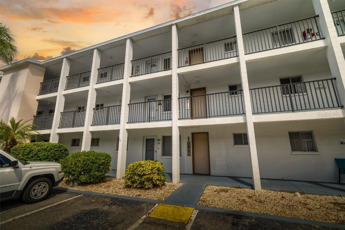 2053 Canal Dr. #L-3, Bradenton, FL 34207