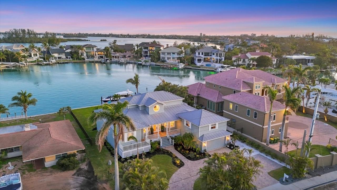 810 Siesta Dr., Sarasota, FL 34242