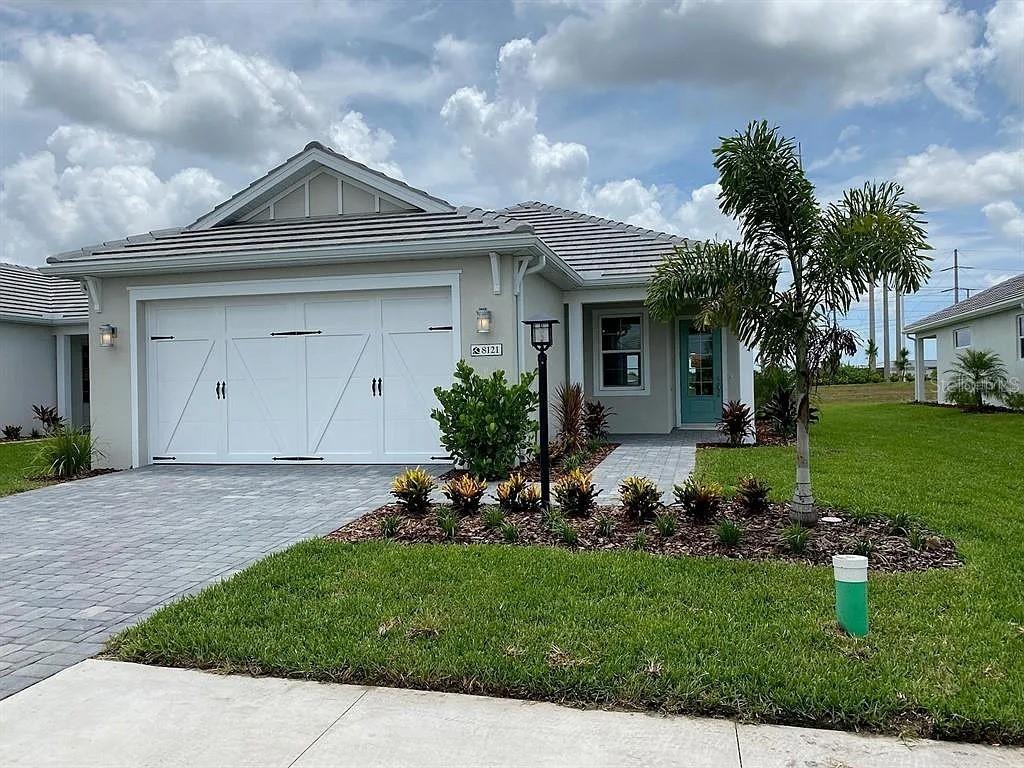 8121 Sternway Rd., Sarasota, FL 34240