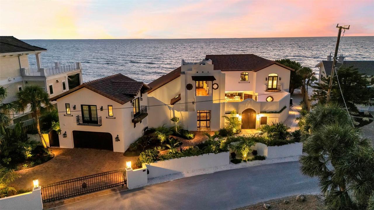 121 N Casey Key Rd., Osprey, FL 34229