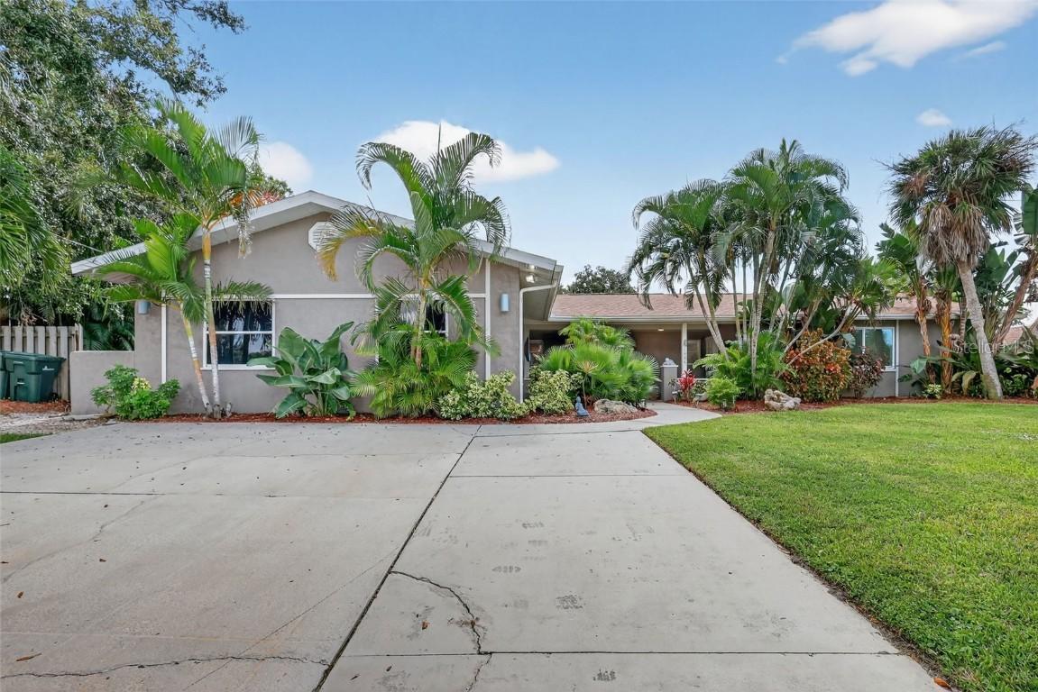 1884 Southpointe Dr., Sarasota, FL 34231