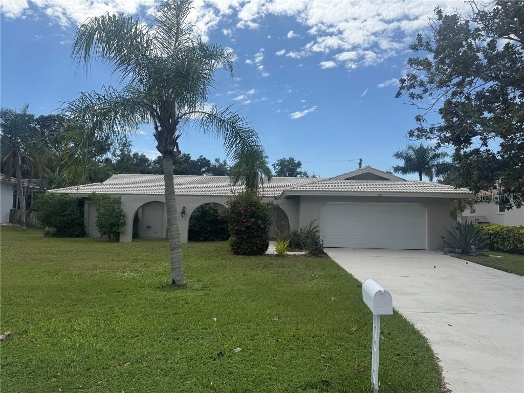 106 Raphael Pl., Nokomis, FL 34275
