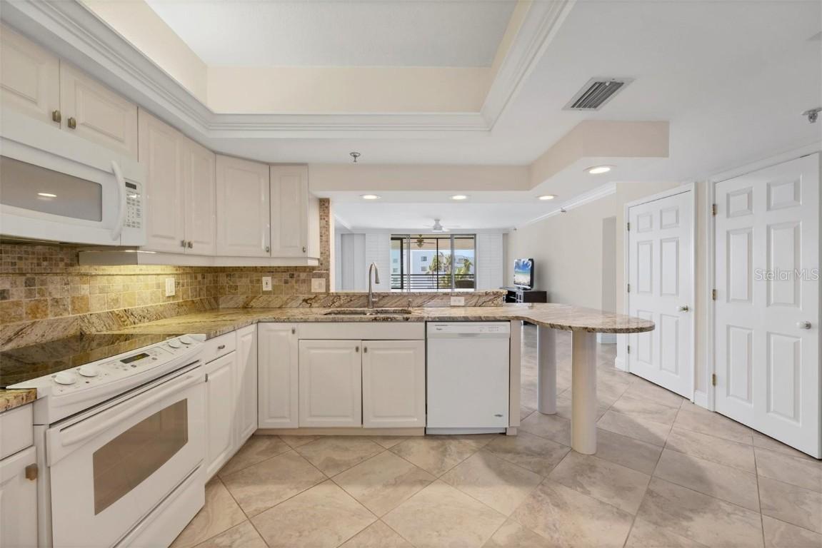 1465 Gulf Of Mexico Dr. #402, Longboat Key, FL 34228