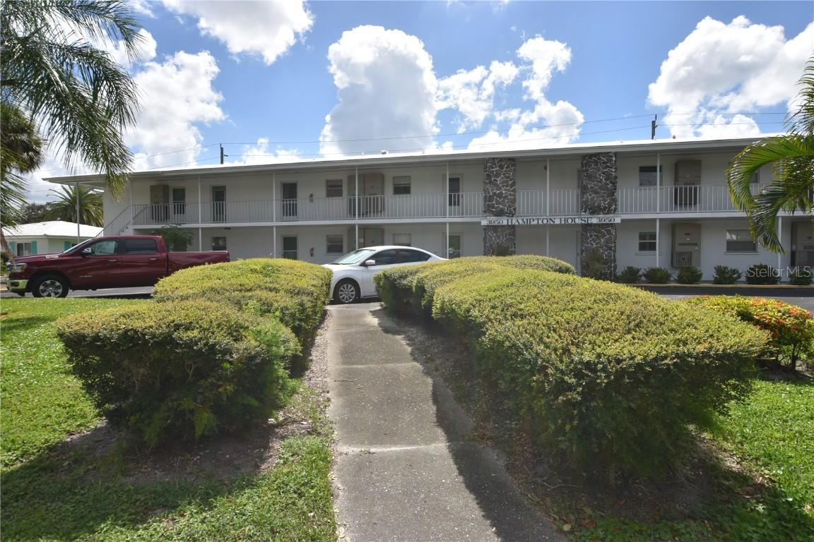 3950 Roxane Blvd. #2B, Sarasota, FL 34235