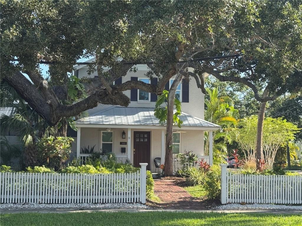 1685 6th St., Sarasota, FL 34237