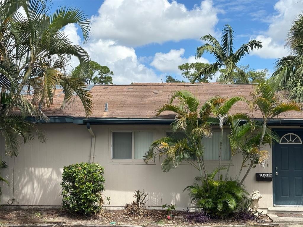 927 Byron Ln. #13-B, Sarasota, FL 34243