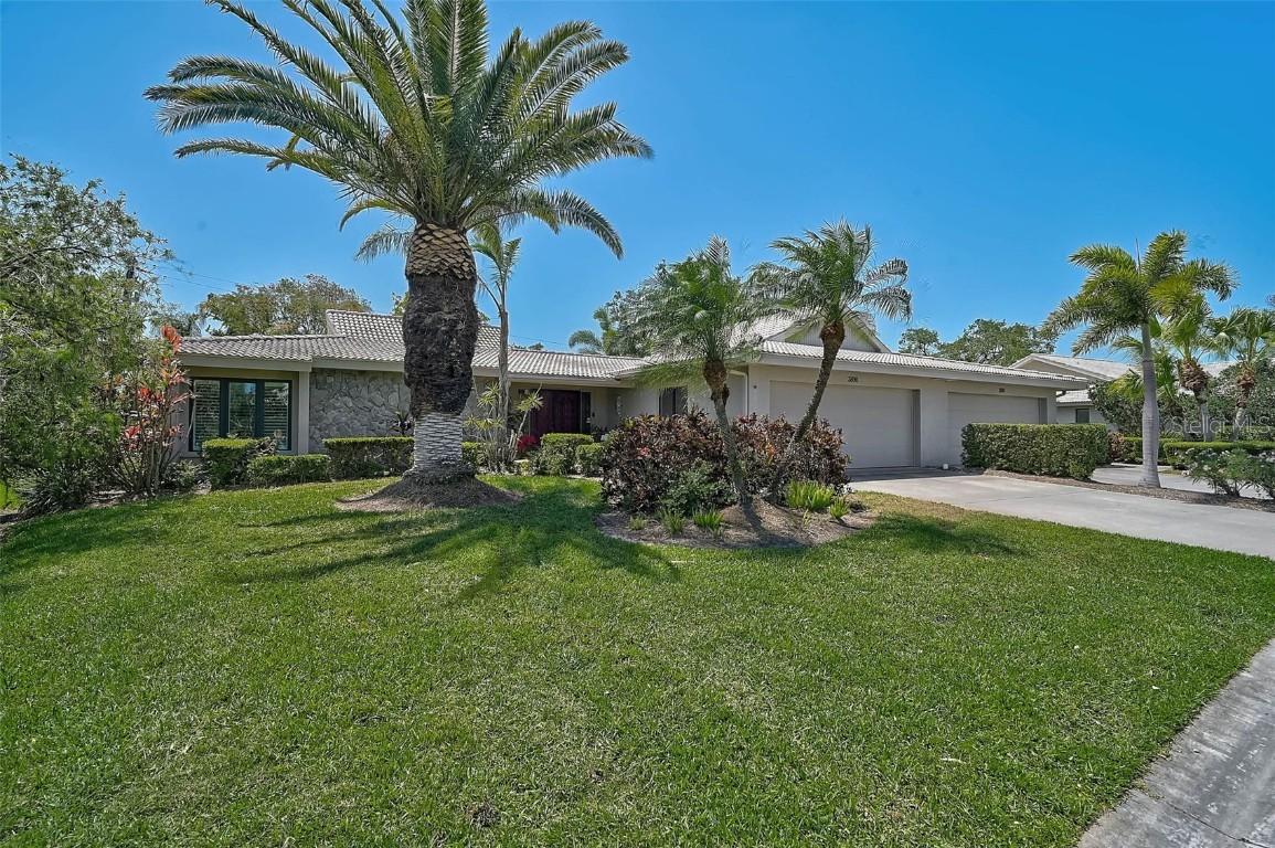 3890 Wilshire Cir. #27, Sarasota, FL 34238