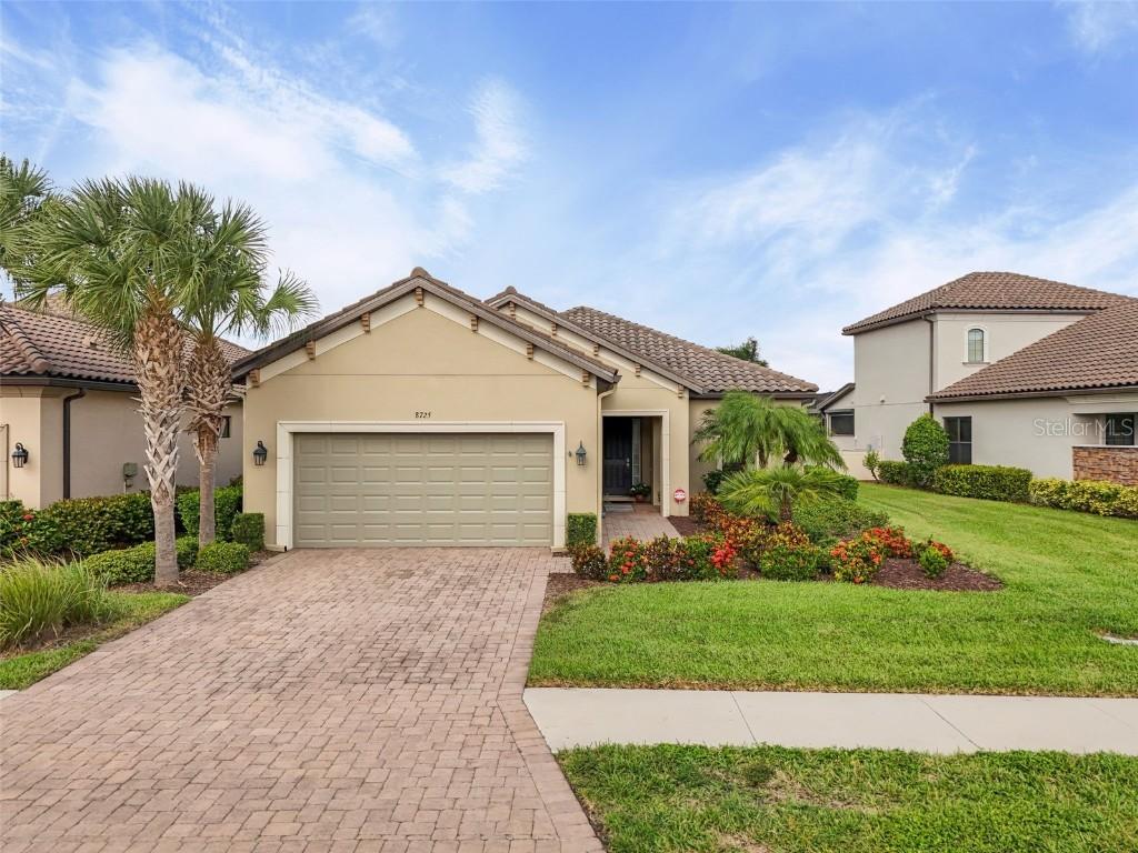 8725 Amaretto Ave., Sarasota, FL 34238