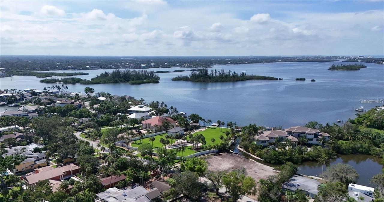 546 Freeling Dr., Sarasota, FL 34242