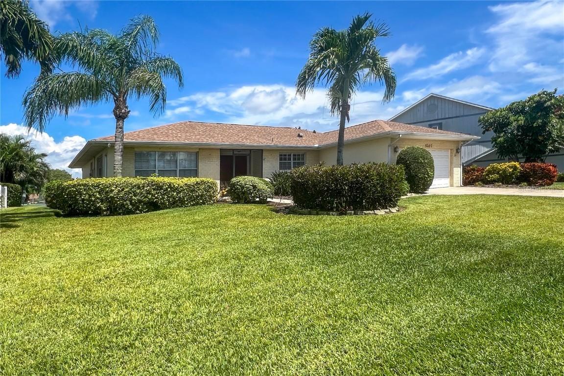 5207 88th St., Bradenton, FL 34210
