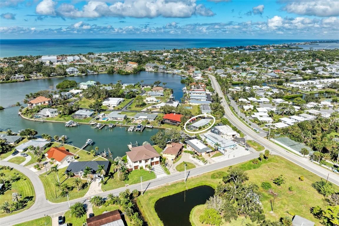 136 Bayview Dr., Nokomis, FL 34275