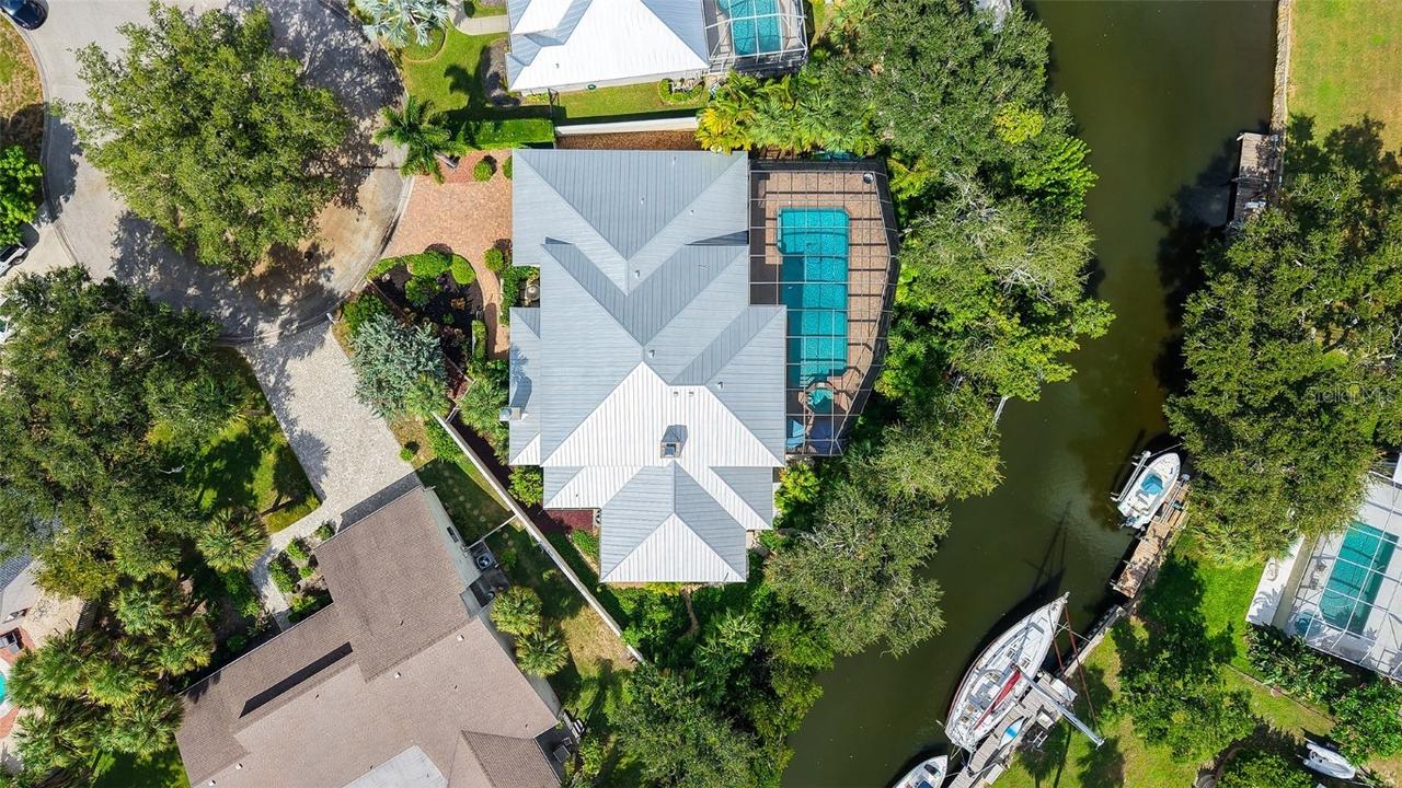 1887 Buccaneer Cir., Sarasota, FL 34231