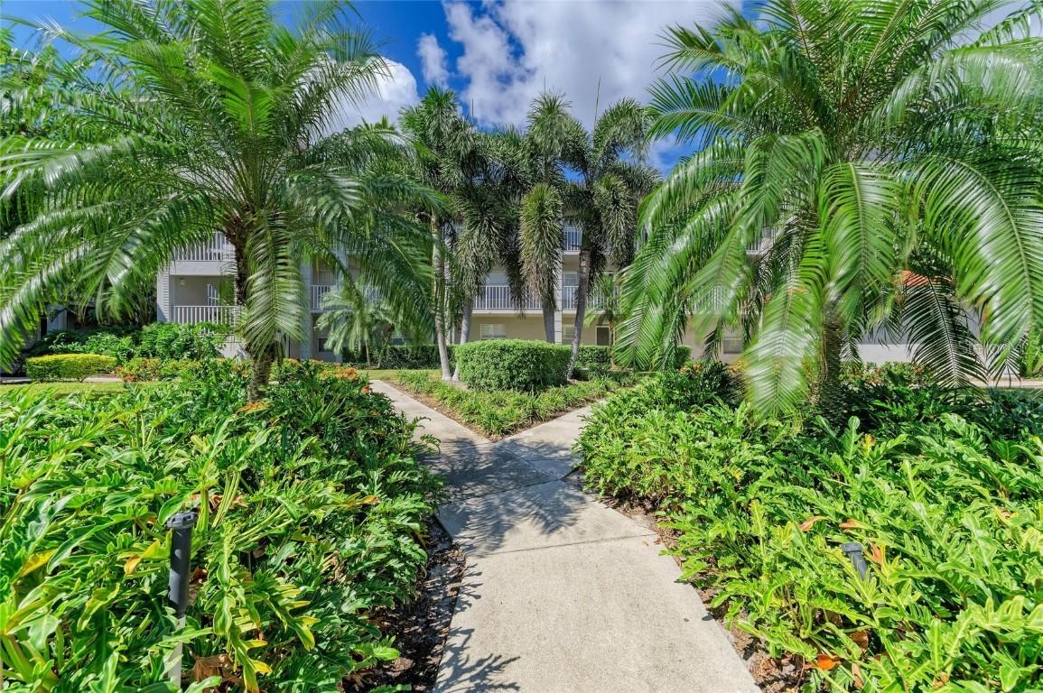 9320 Clubside Cir. #2104, Sarasota, FL 34238