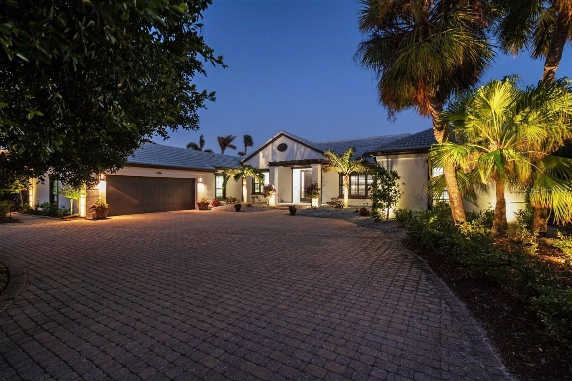 355 W Royal Flamingo Dr., Sarasota, FL 34236