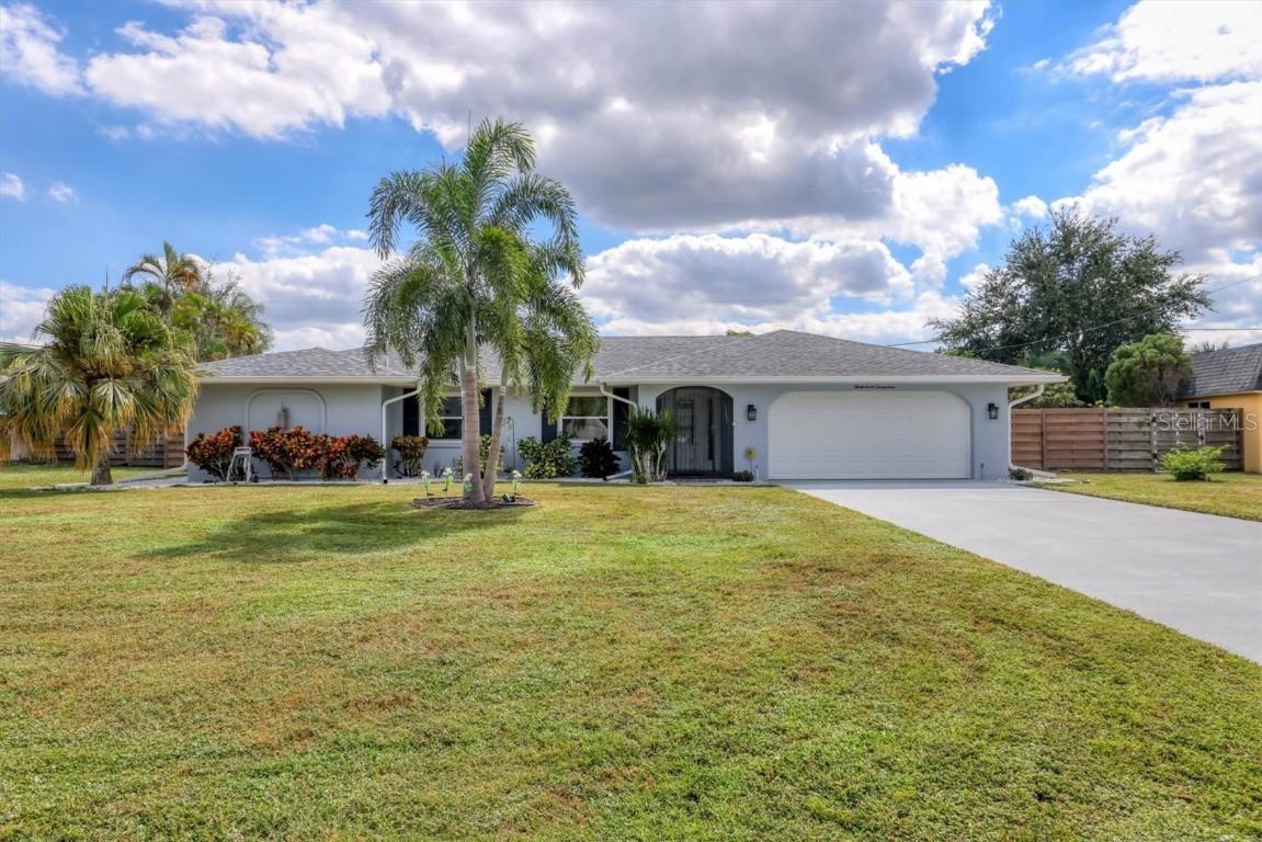 3724 Calliandra Dr., Sarasota, FL 34232