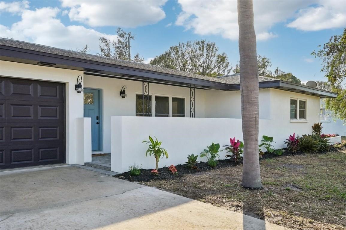 2746 Tangelo Dr., Sarasota, FL 34239