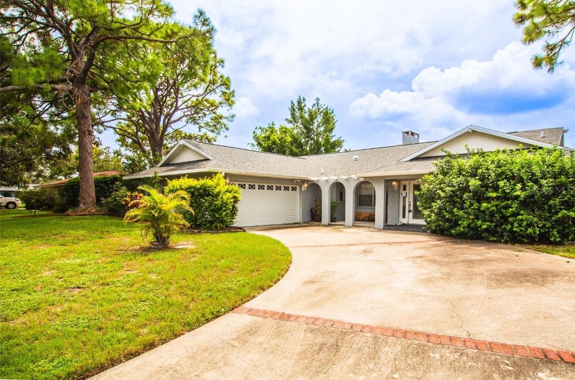 2220 40th St., Bradenton, FL 34205