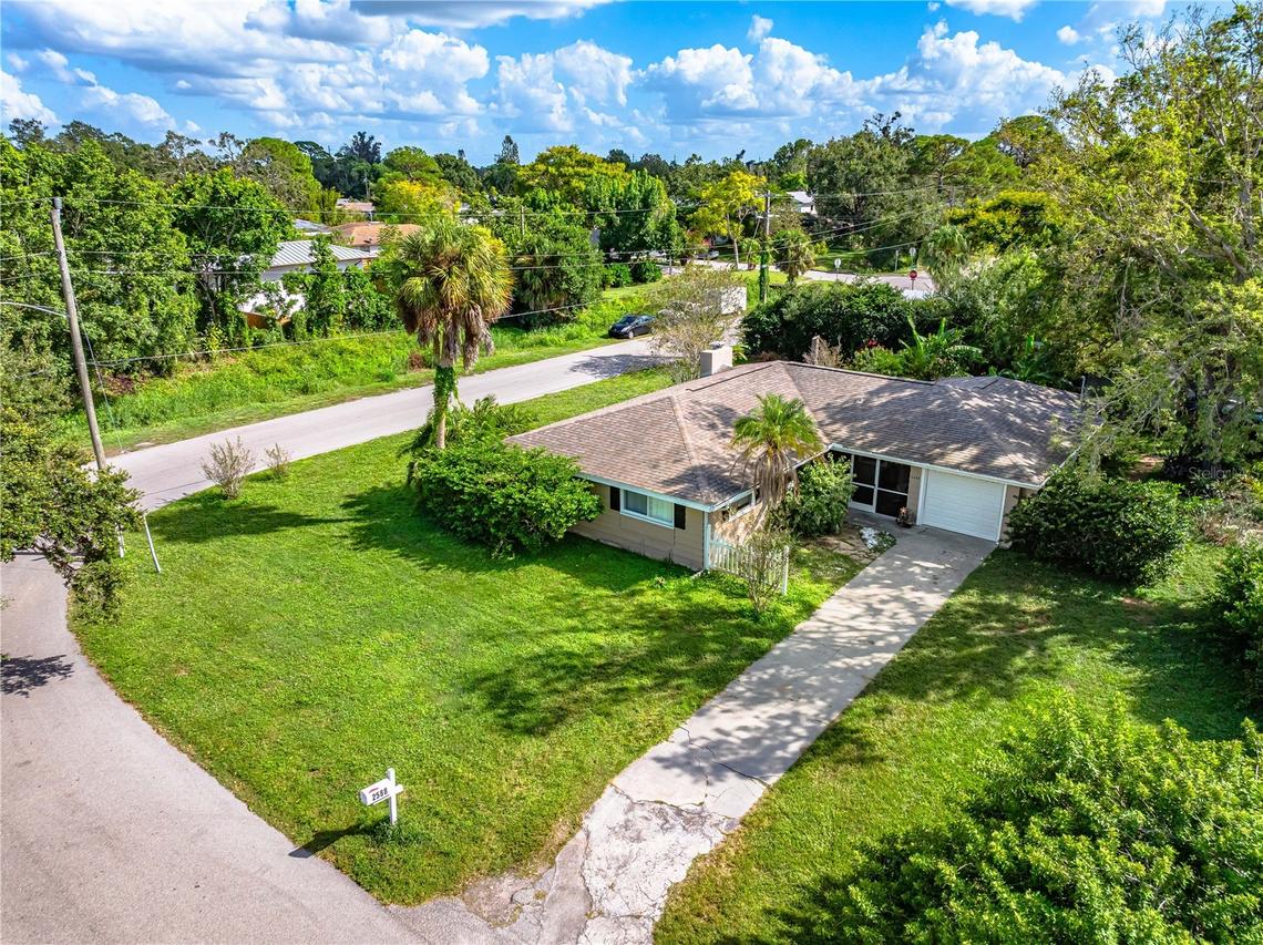 2588 Colorado St., Sarasota, FL 34237