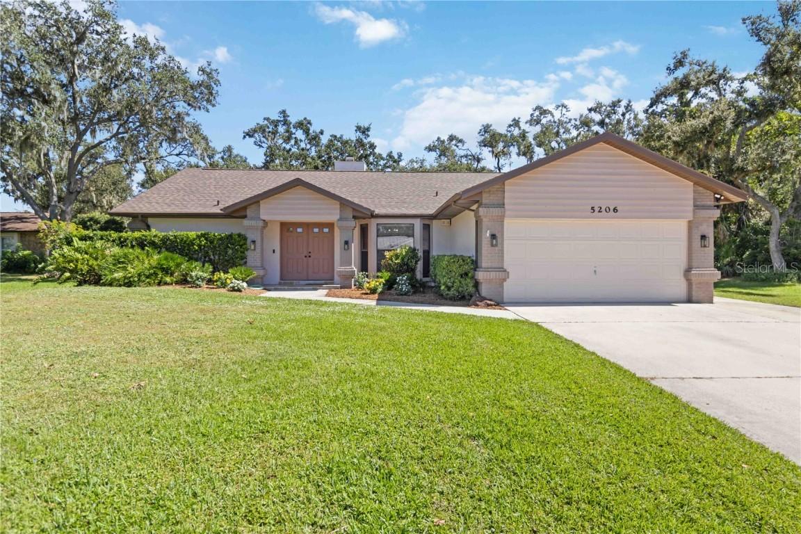 5206 Woodlawn Cir., Palmetto, FL 34221