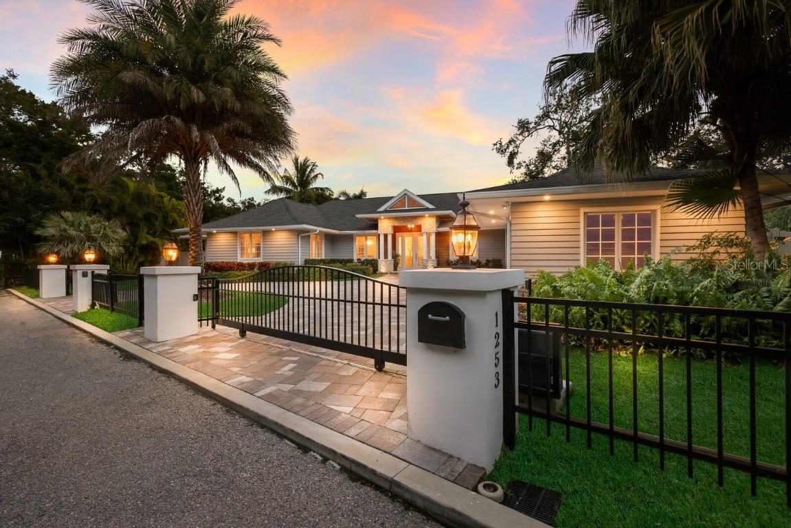 1253 N Basin Ln., Sarasota, FL 34242